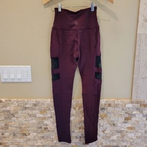 Beyond Yoga High Waisted Stripe Mesh leggings size S